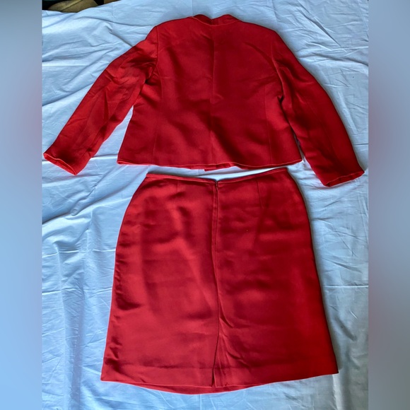 Casual Corner Women’s Red Suit - Picture 2 of 6